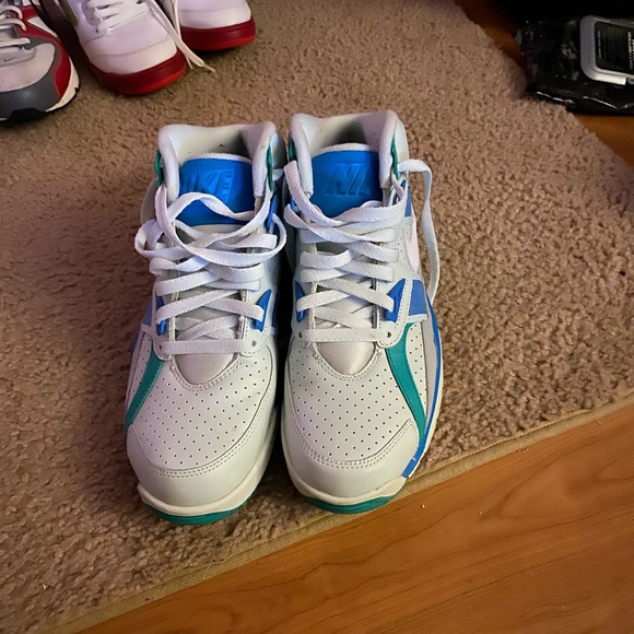 Nike’s - Picture 3 of 4